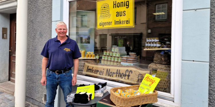 Laden auf Zeit: Heinz Northoff bringt regionale Imkereiprodukte und Handgemachtes in die Hauptstraße