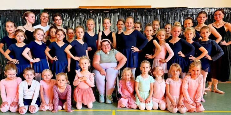 Kinder tanzen für einen guten Zweck